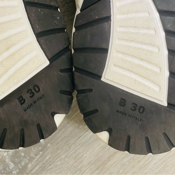 Dior
Dior B30 Microfiber Mesh Gray Low Top Sneaker Size 44 - Picture 5 of 5